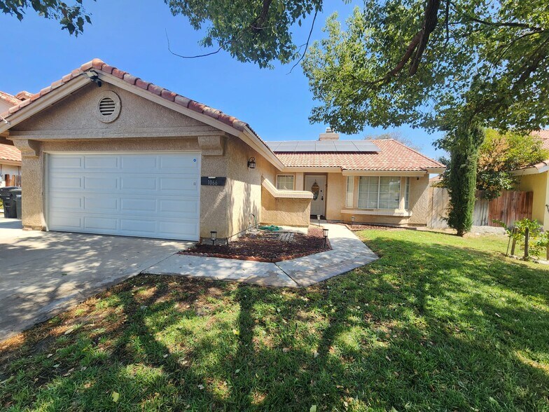 Building Photo - 1066 Gloria Dr