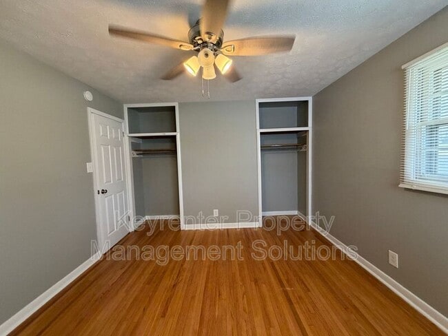 Building Photo - 221 River Rd