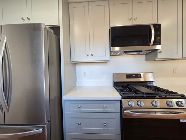 Building Photo - Beautifully Renovated 3-Bedroom / 2-Bathroom Duplex-Style Home in Prime Sunnyvale