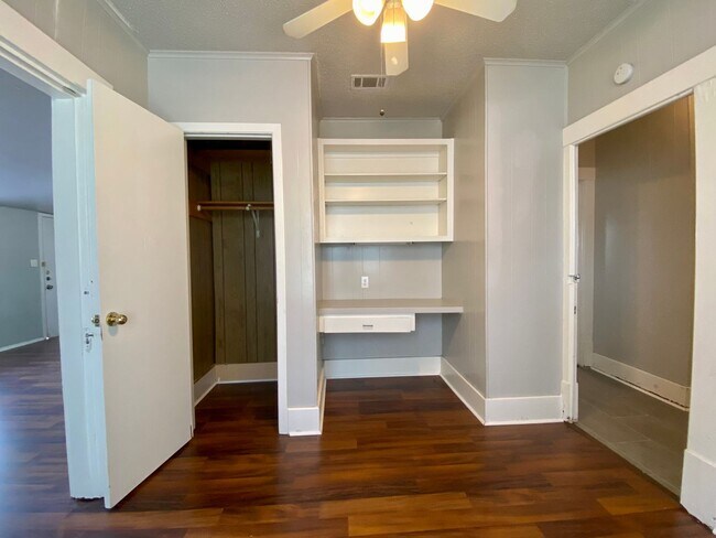 Building Photo - 30th-407 E