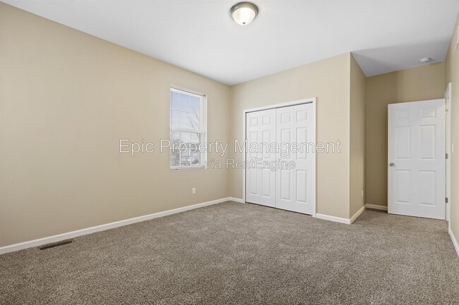 Building Photo - 438 Elm St