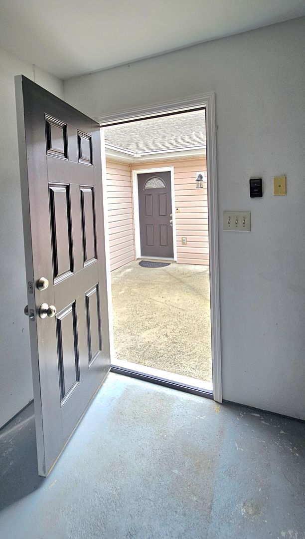 Building Photo - Spacious 2-Bed, 2-Bath Home with Modern Co...