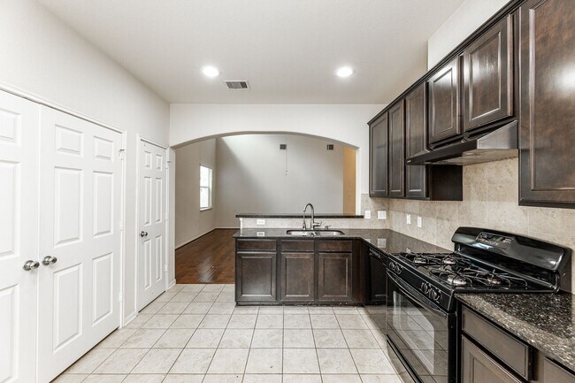 Building Photo - 6443 Wilshire Fern
