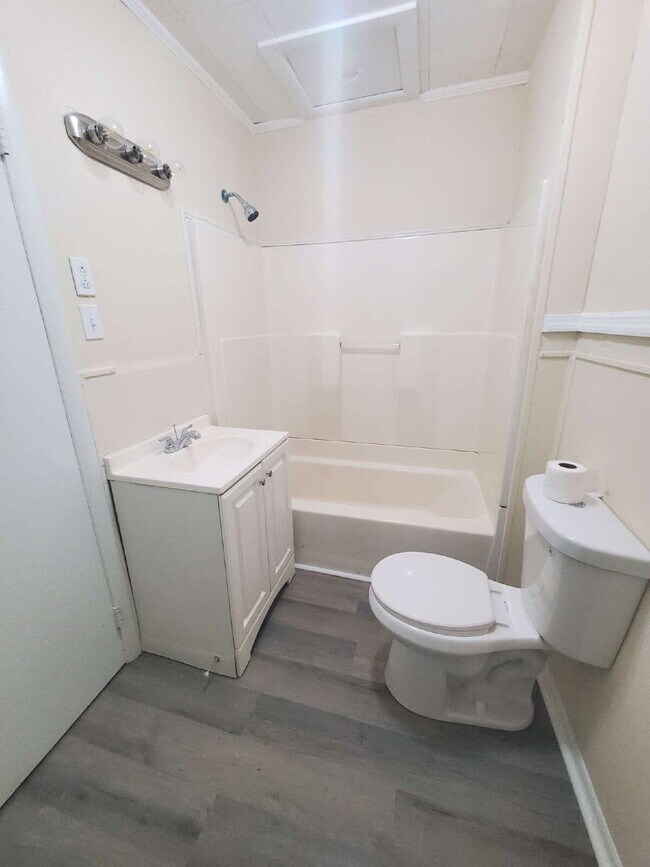 Building Photo - 320 Macon St