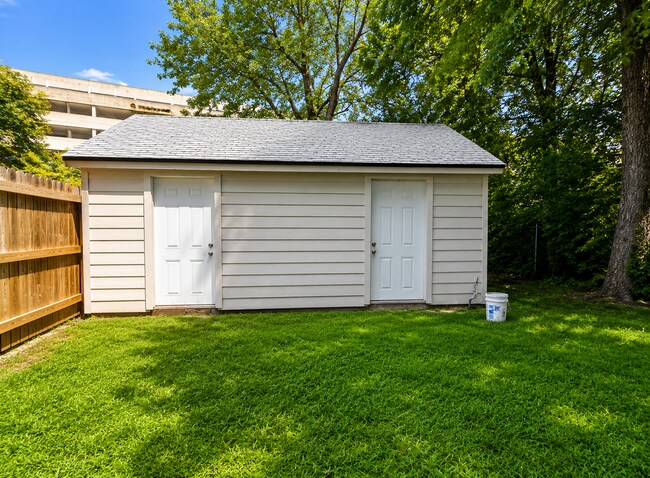 Building Photo - 3300 Robinson Ave