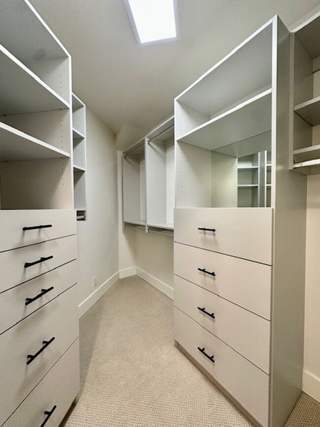 Building Photo - Riverfront Gated 2 Bedroom Luxury Condo!!