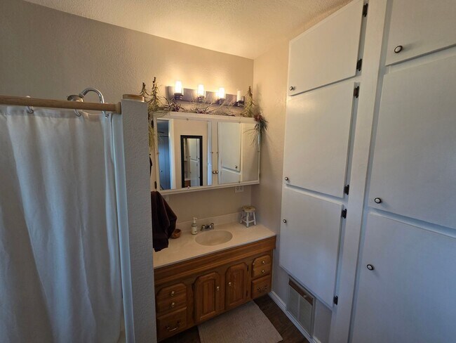 Building Photo - 5675 E Burris Ln