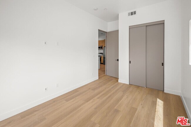 Building Photo - 11012 Hortense St