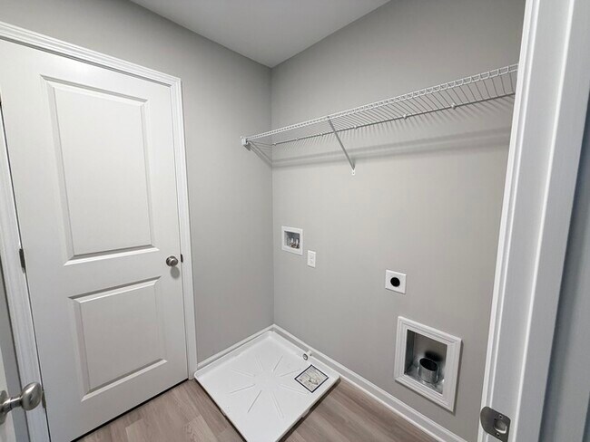 Building Photo - The Enclave At Mill Creek