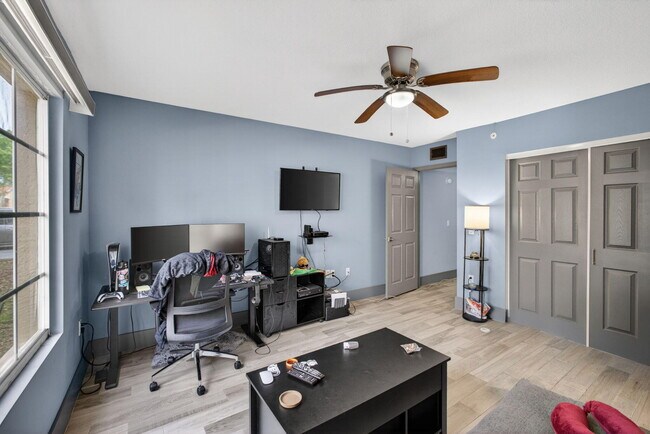 Building Photo - 4211 San Marino Blvd