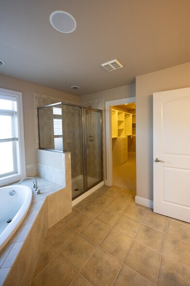 Building Photo - 15550 SW Cynthia Ln