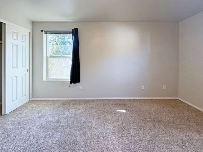 Building Photo - 573 Hanover St