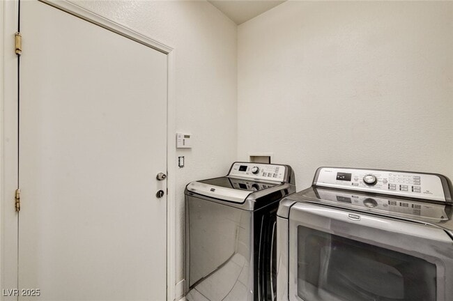 Building Photo - 6935 Galeria Posada Ave