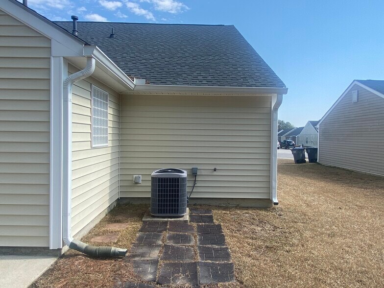 Back HVAC - 1126 Weathervane Hill Dr