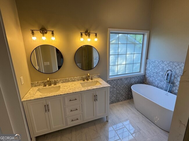 Building Photo - 2080 Racquet Club Cir NW