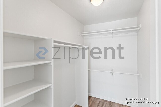 Building Photo - 866 Catkin Ct