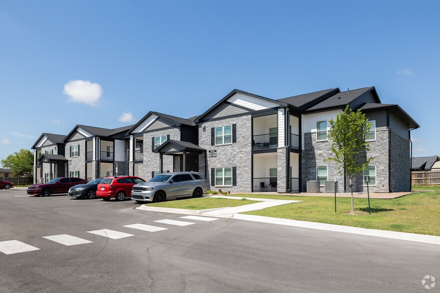 Building Photo - Crossroads at Westchester