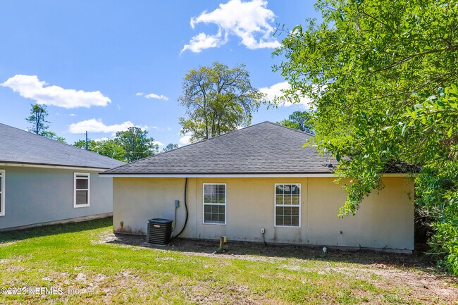 Building Photo - 8281 Maple St