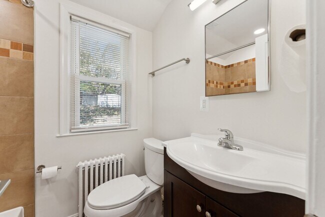 Building Photo - Charming and inviting two-bedroom home in ...
