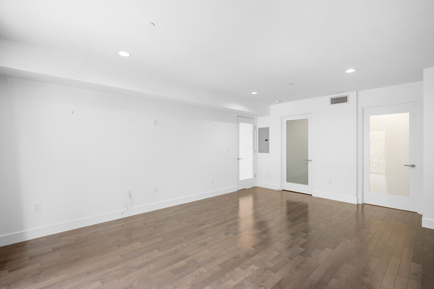 Building Photo - 11023 Fruitland Dr