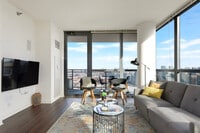 Building Photo - 716 W Kinzie St