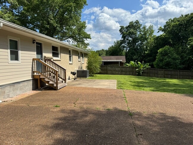 Building Photo - 5015 Manuel Dr
