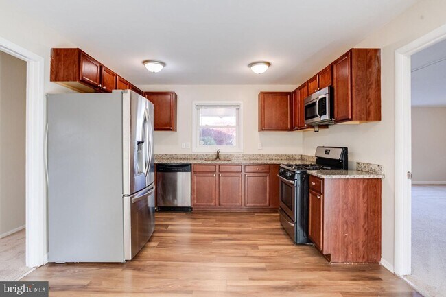 Building Photo - r12211