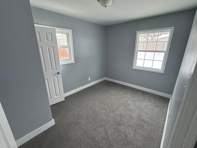 Building Photo - 416 E Chippewa Ave