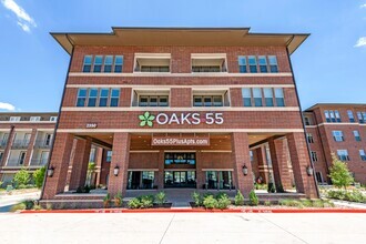 Building Photo - Oaks 55