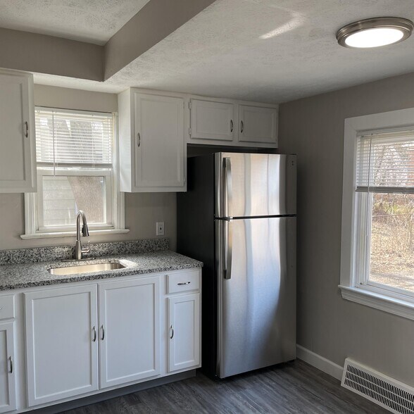 Building Photo - 3958 Lee Heights Blvd