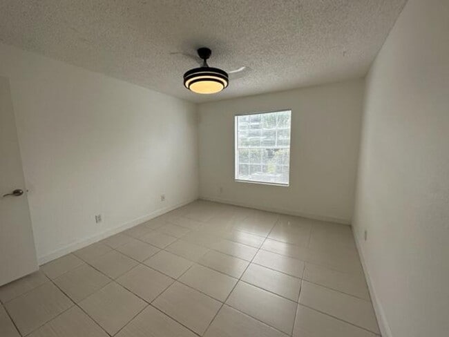 Building Photo - 1st Floor 1 Bedroom and 1 Bathroom Condo  located in the Gated Community of Lexington Place