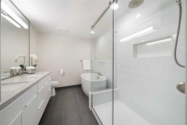 Building Photo - 1428 W 43rd St