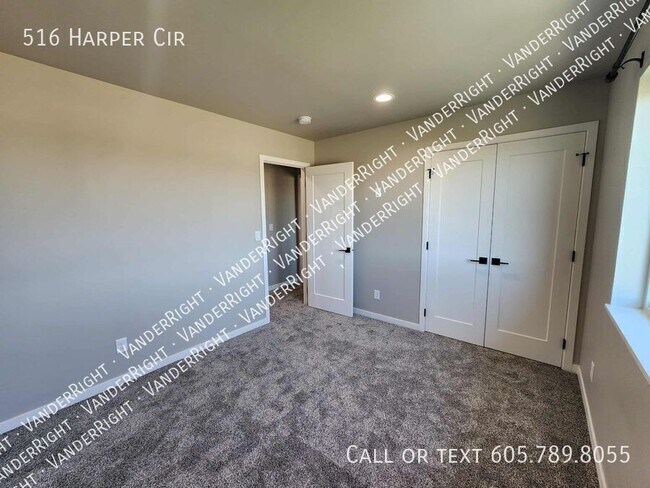 Building Photo - 516 Harper Cir
