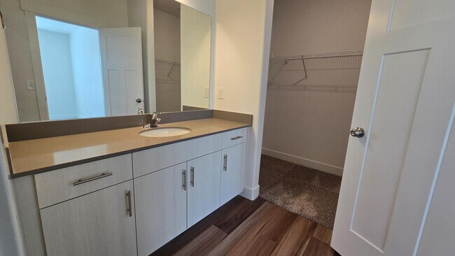 Building Photo - 6512 Skyline Lp Ln