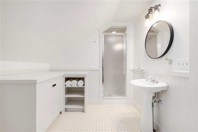 Building Photo - 14 Greenough Pl