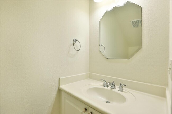 Building Photo - 95 Douvaine Ct
