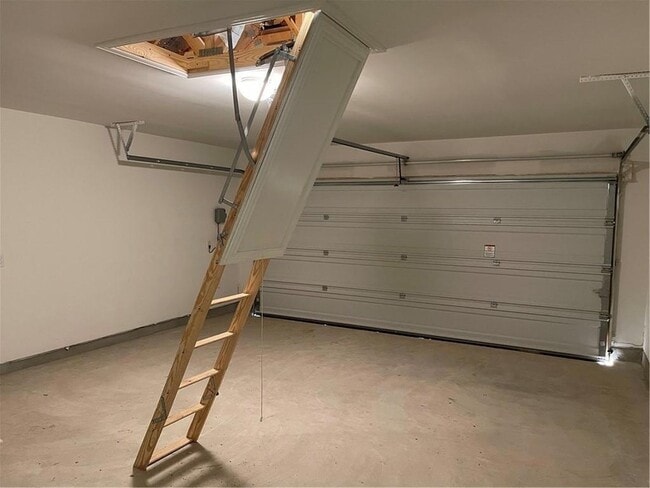 Building Photo - 208 Baralo St