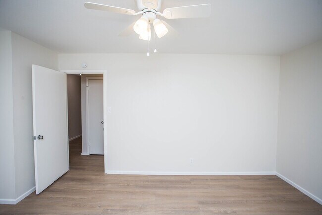 Building Photo - "Charming 3-Bed Retreat in Lubbock with Granite Accents & Spacious Living!"