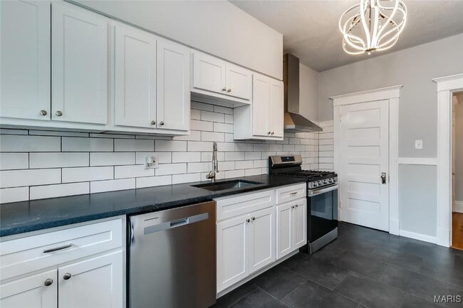 Building Photo - 4166 Russell Blvd