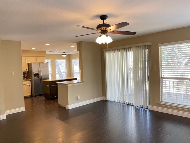 Building Photo - 13731 Oak Pebble