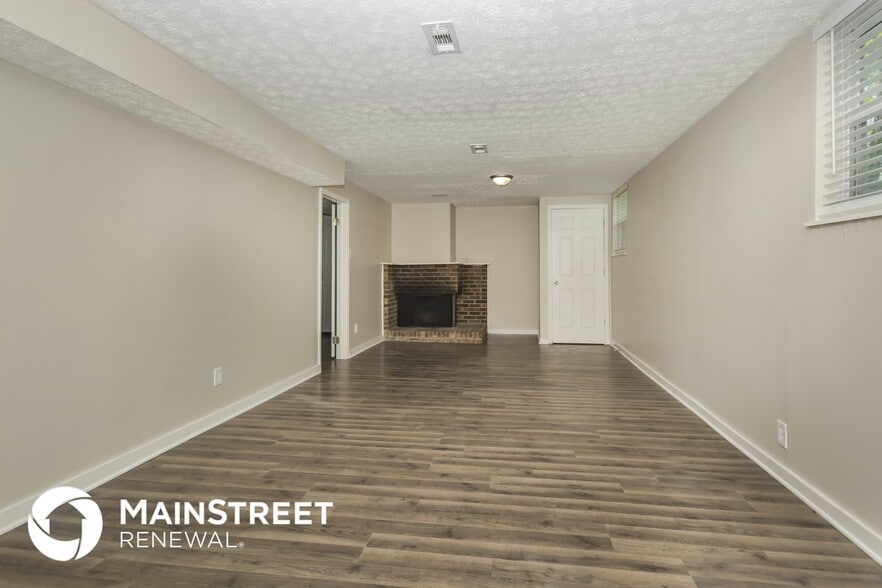 Building Photo - 815 Spring Valley Dr