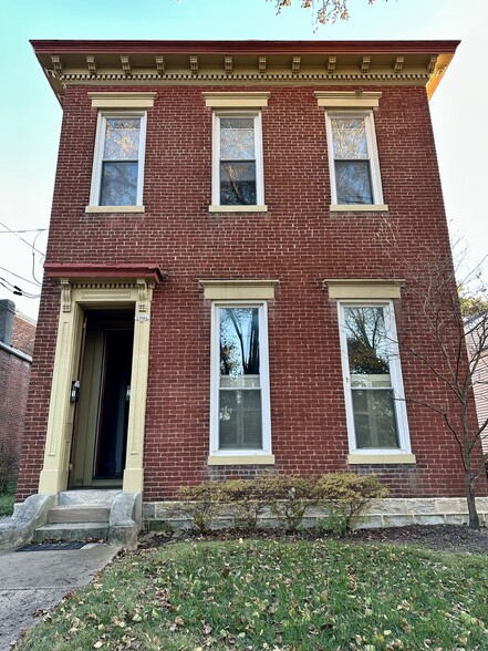 Primary Photo - 1312 E Washington St