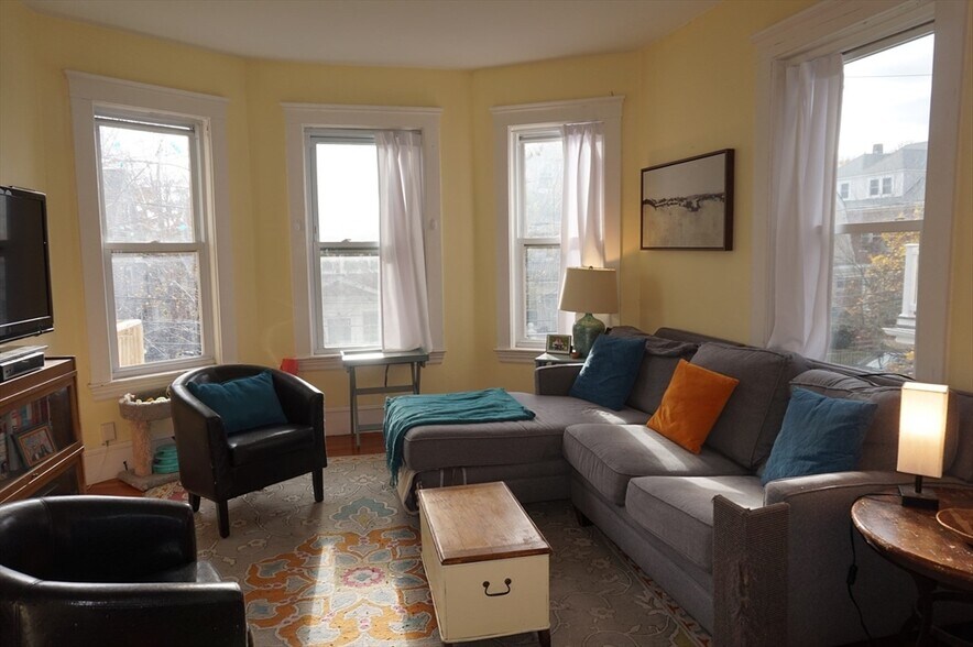 Building Photo - 52 Patten St