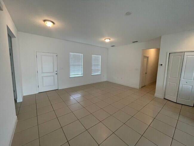 Building Photo - 414 Columbia Ct