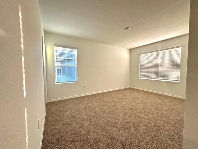 Building Photo - 2933 Canary Ave