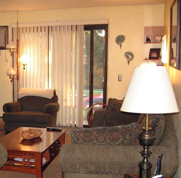 Building Photo - 1917 Pike Dr