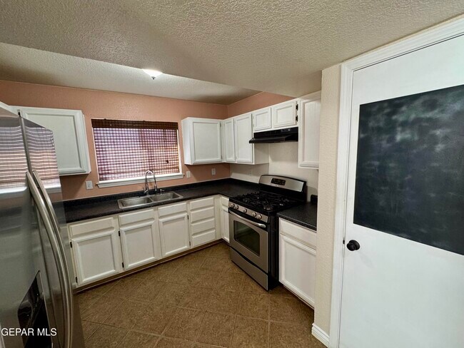 Building Photo - 12270 Tierra Bella Dr