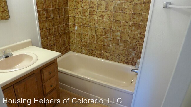 Building Photo - 6 br, 2.5 bath House - 560 S 40th Street