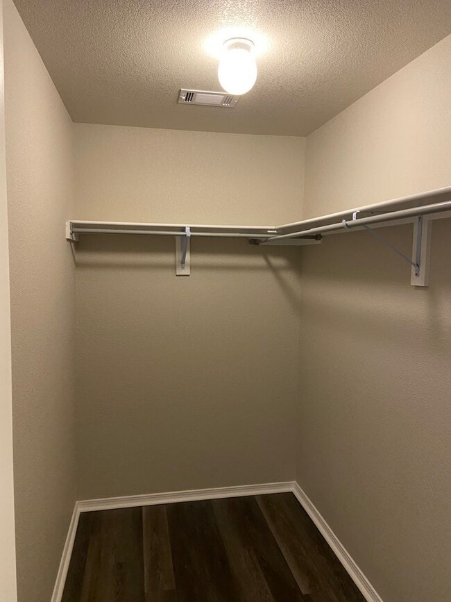 Building Photo - Three Bedroom | Two Bathroom in Jonesboro