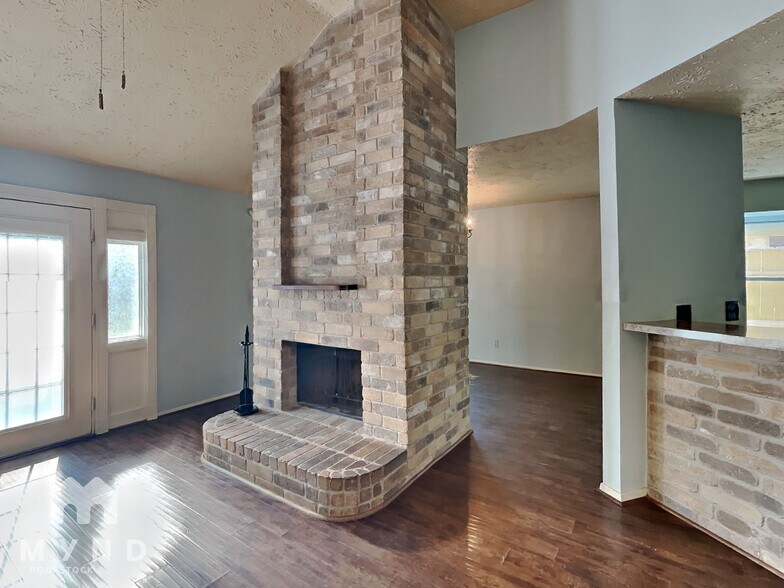 Building Photo - 414 Enfield Dr